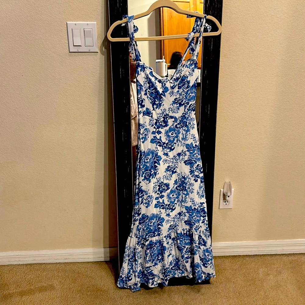 **Like new Reformation dress in blue and white